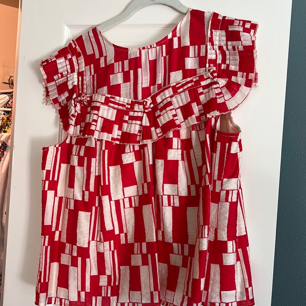 Lined beautiful ruffled geometric print top. - Picture 1 of 2